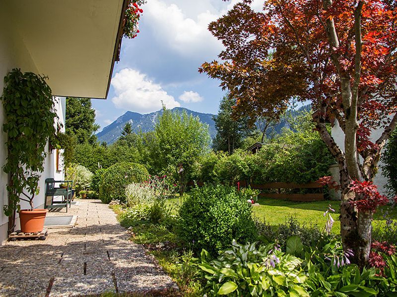 Seitenansicht vom Haus mit Blick auf den Hochstaufen