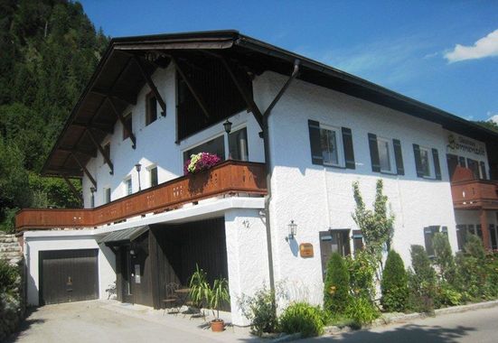 unser Haus im Sommer