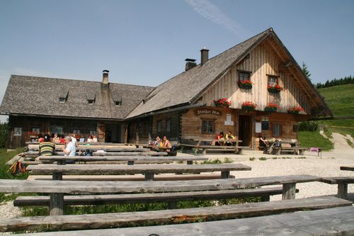 Inzell-Stoißeralm: auf der Sonnenterrasse eine Almbrotzeit zur Stärkung