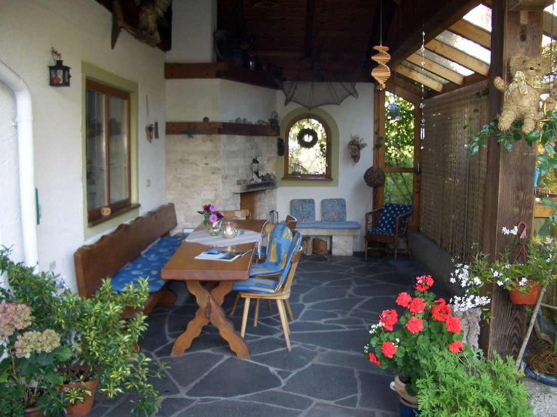 Terrasse mit Kamin