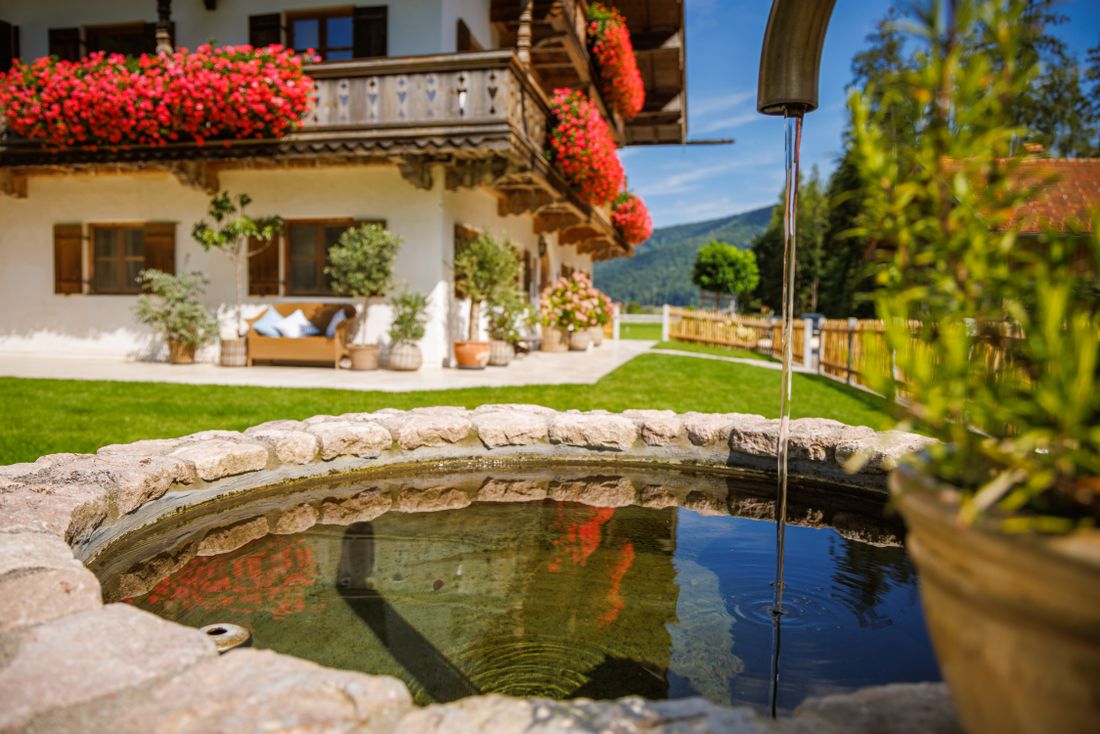 Knoglerhof Detail Brunnen