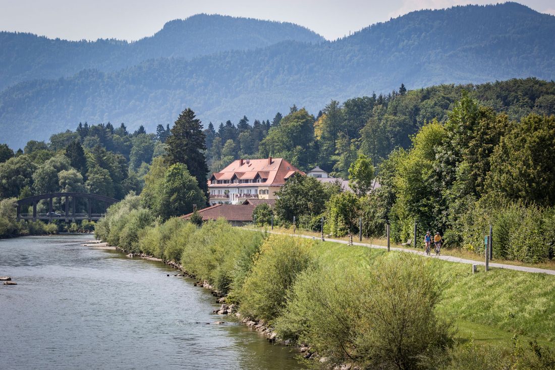 Radfahren entlang der Tiroler Ache