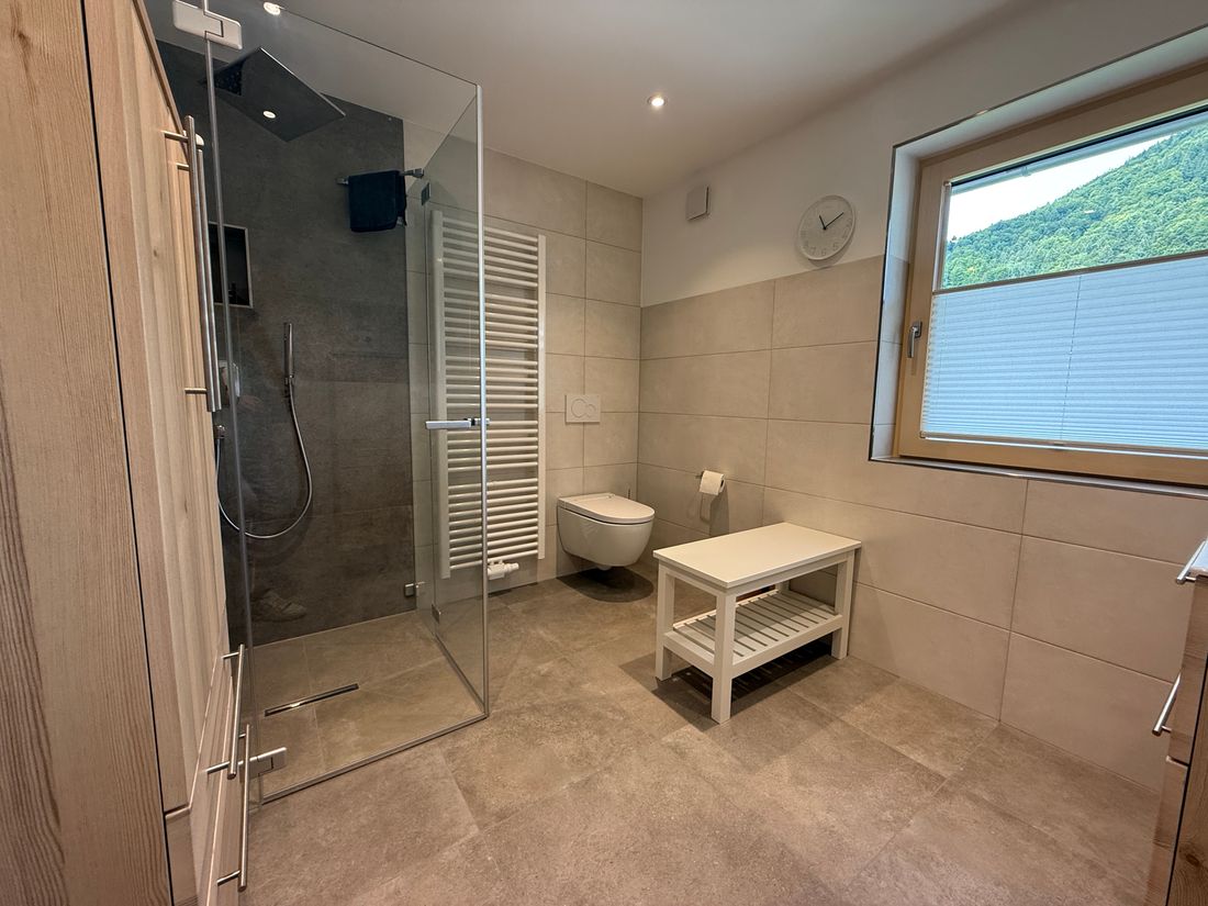 1e Badezimmer  im ersten Stock