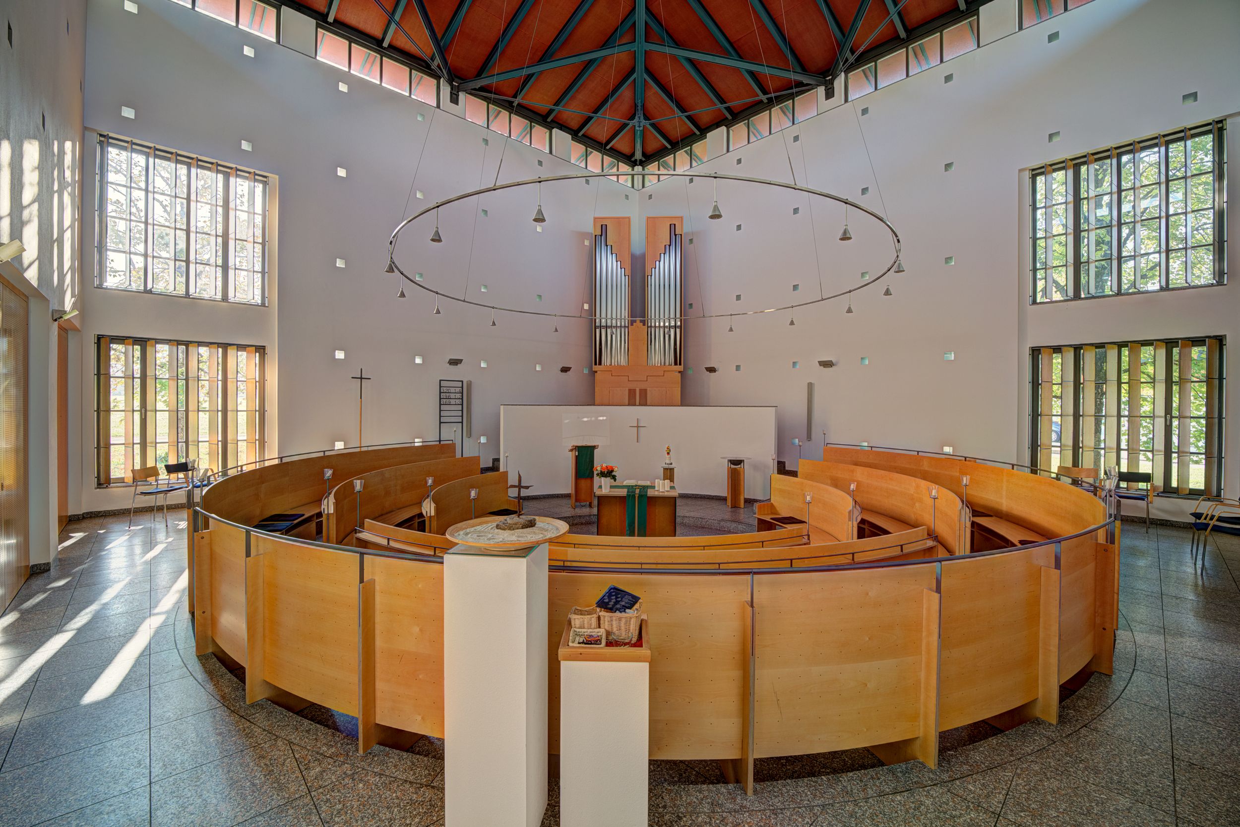 inzell herbst evangelische christus kirche innen altar_jh