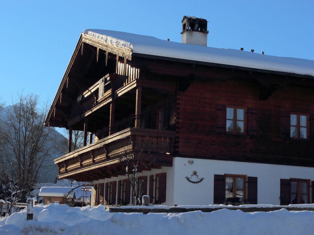 Hausansicht im Winter