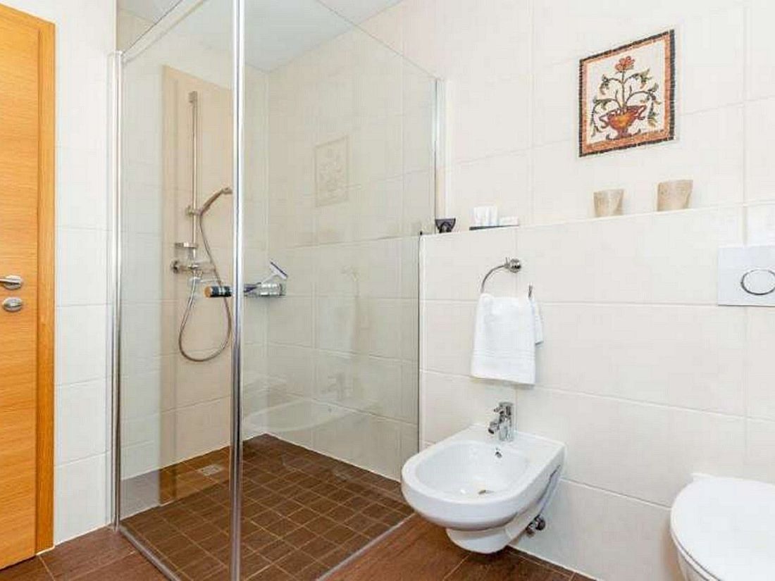 Wohnung 2 - Badezimmer