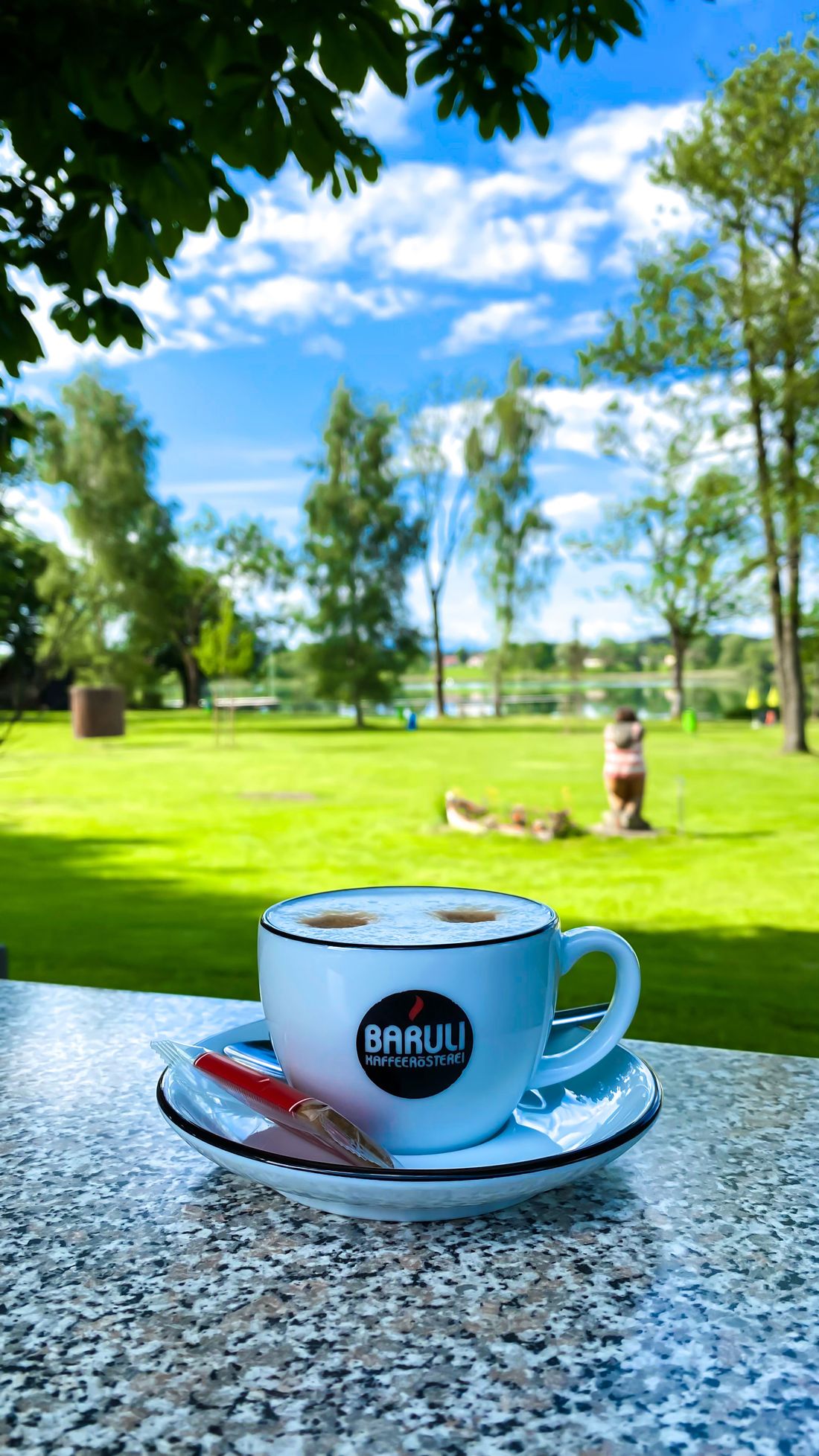 Kaffeegenuss-am-Strandbad-Obing