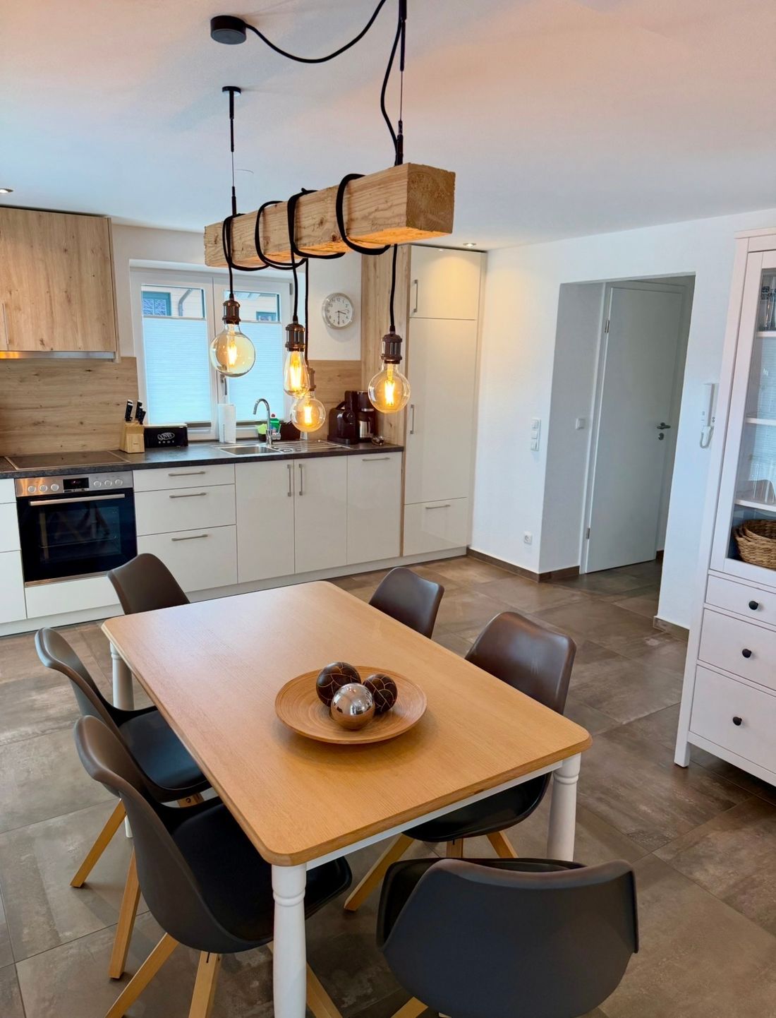 Esszimmer mit Küchenzeile