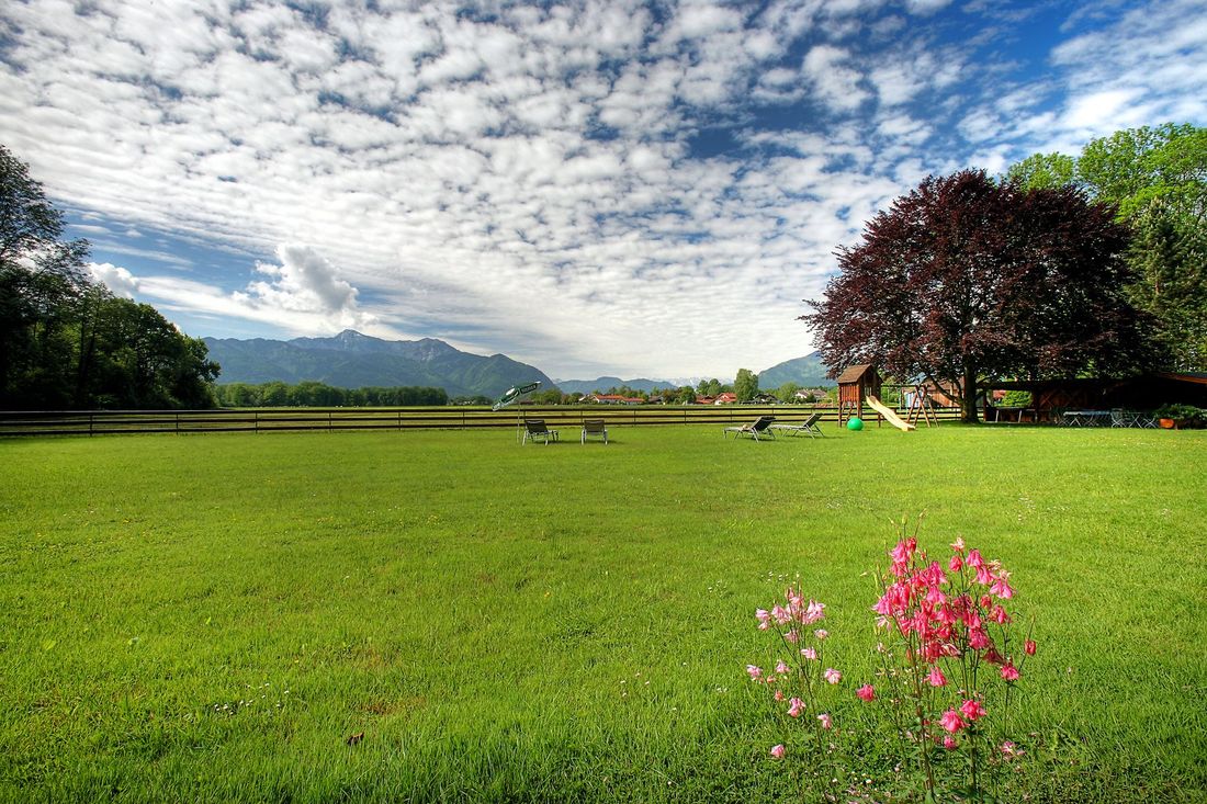 Liegewiese mit Ausblick ins Achental