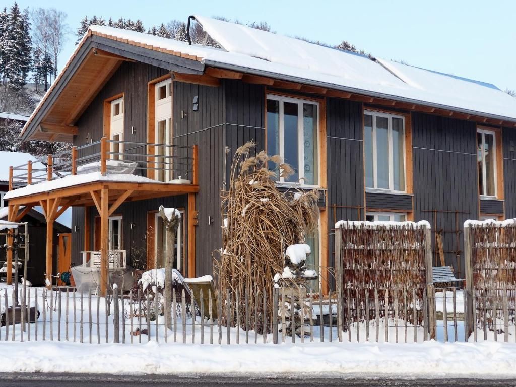 Hausansicht im Winter