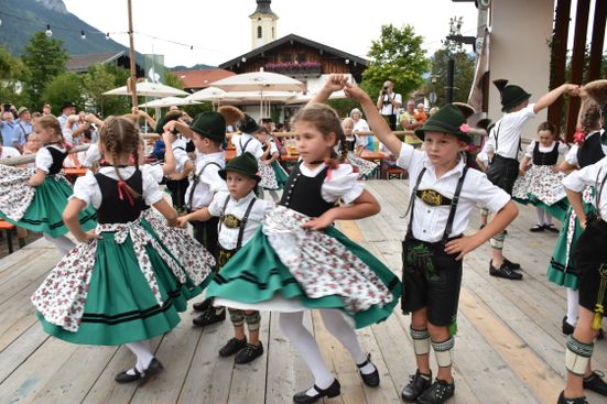 Dorffest_Trachtenkinder