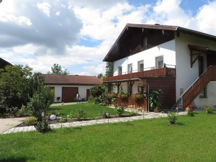 Hausansicht Ferienwohnung Huber