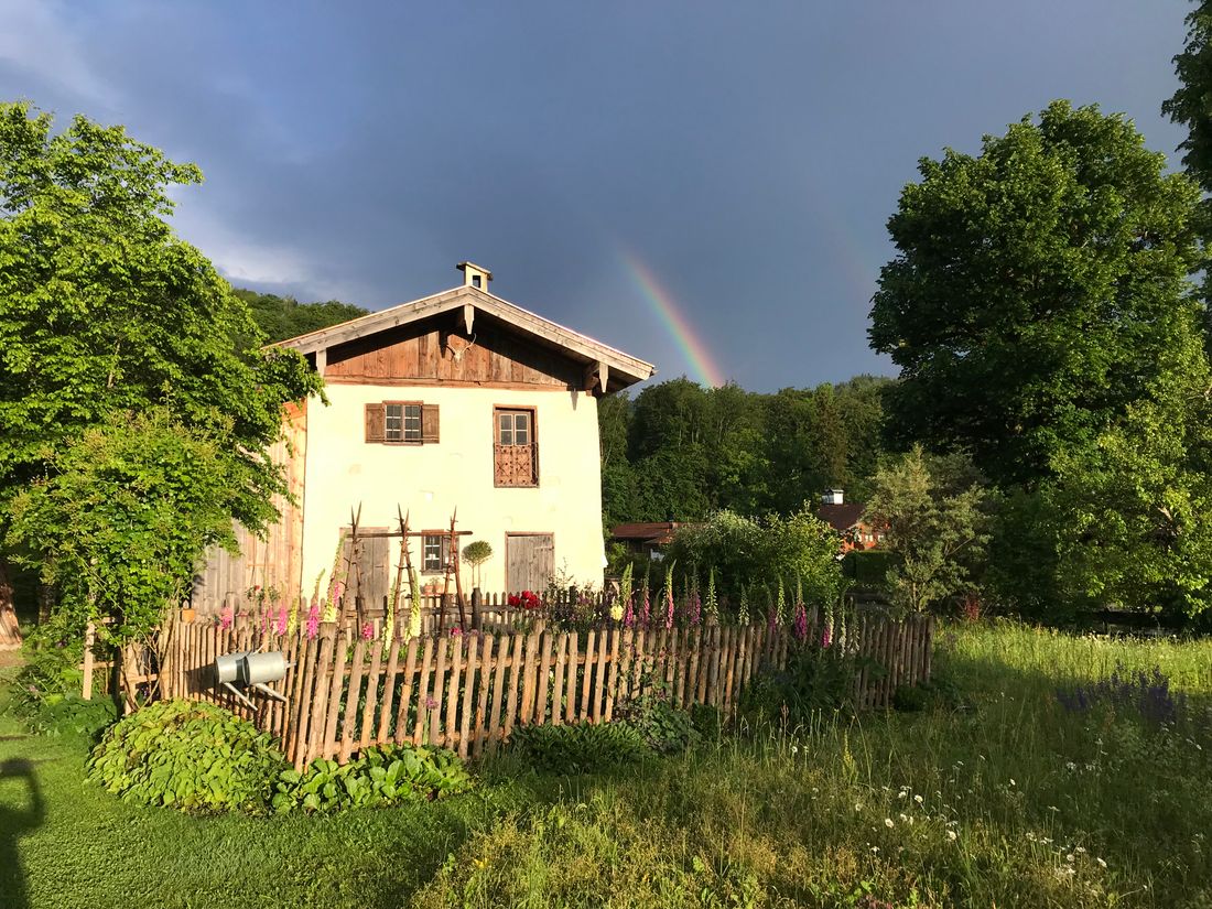 Zuhäusl mit Regenbogen