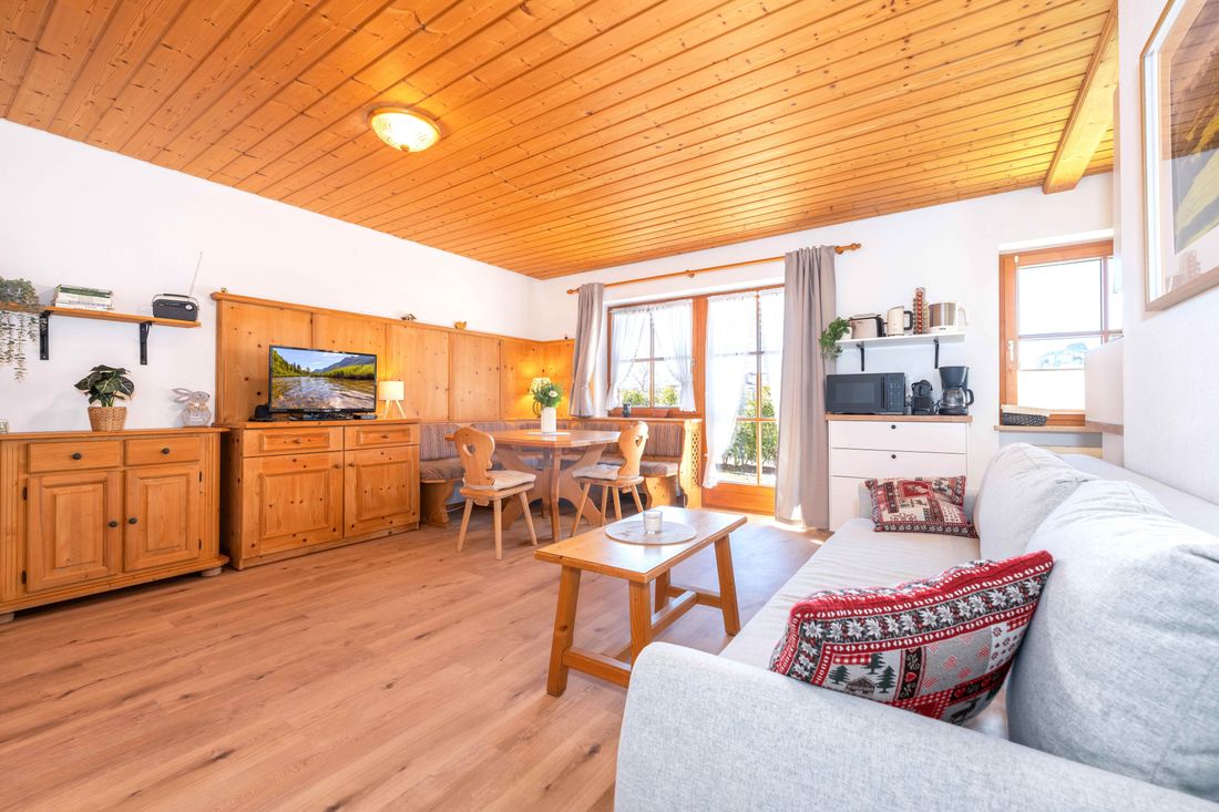 Helles, geräumiges Wohnzimmer