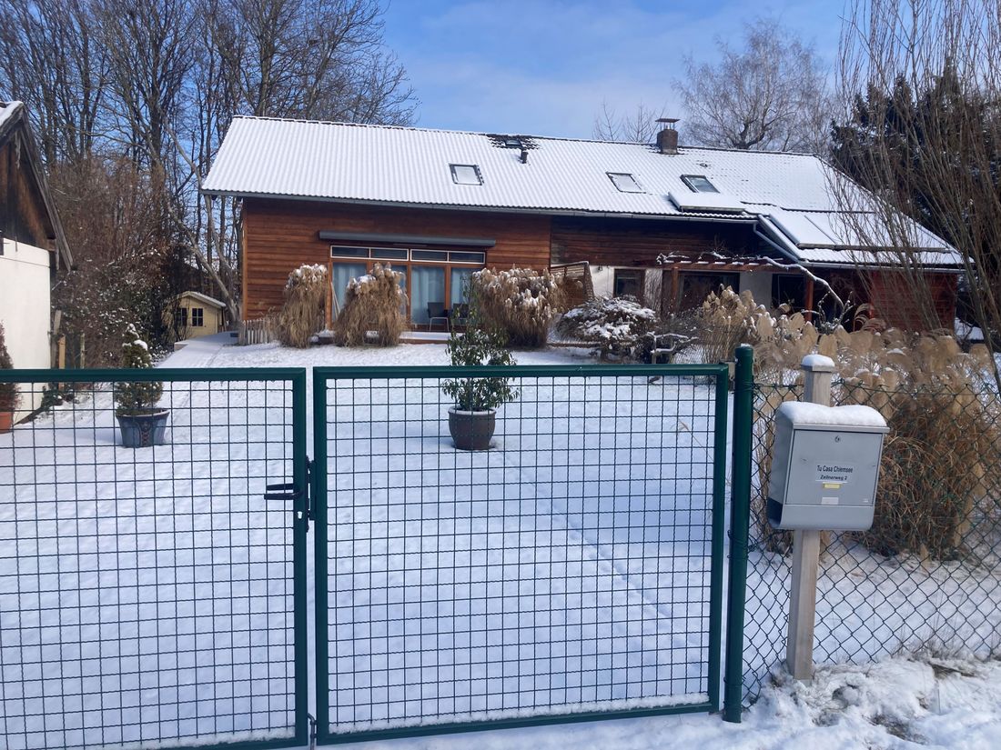 Aussenansicht von Strasse im Winter