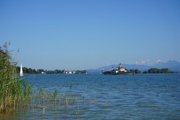 Blick auf Fraueninsel von Urfahrn