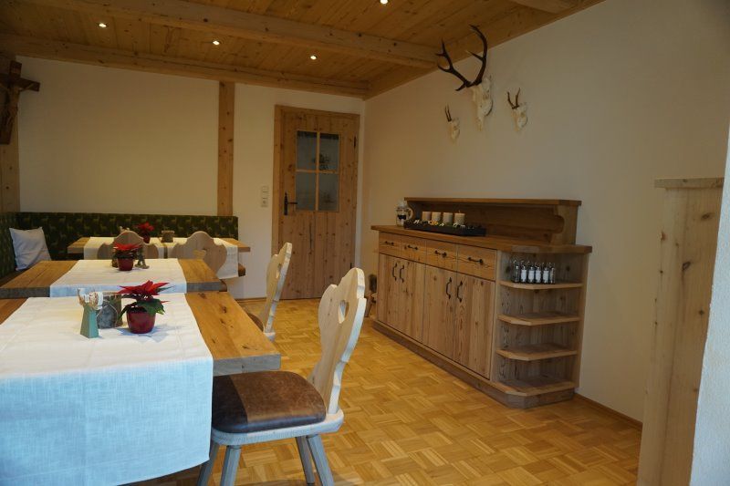 Frühstücksraum mit Wintergarten