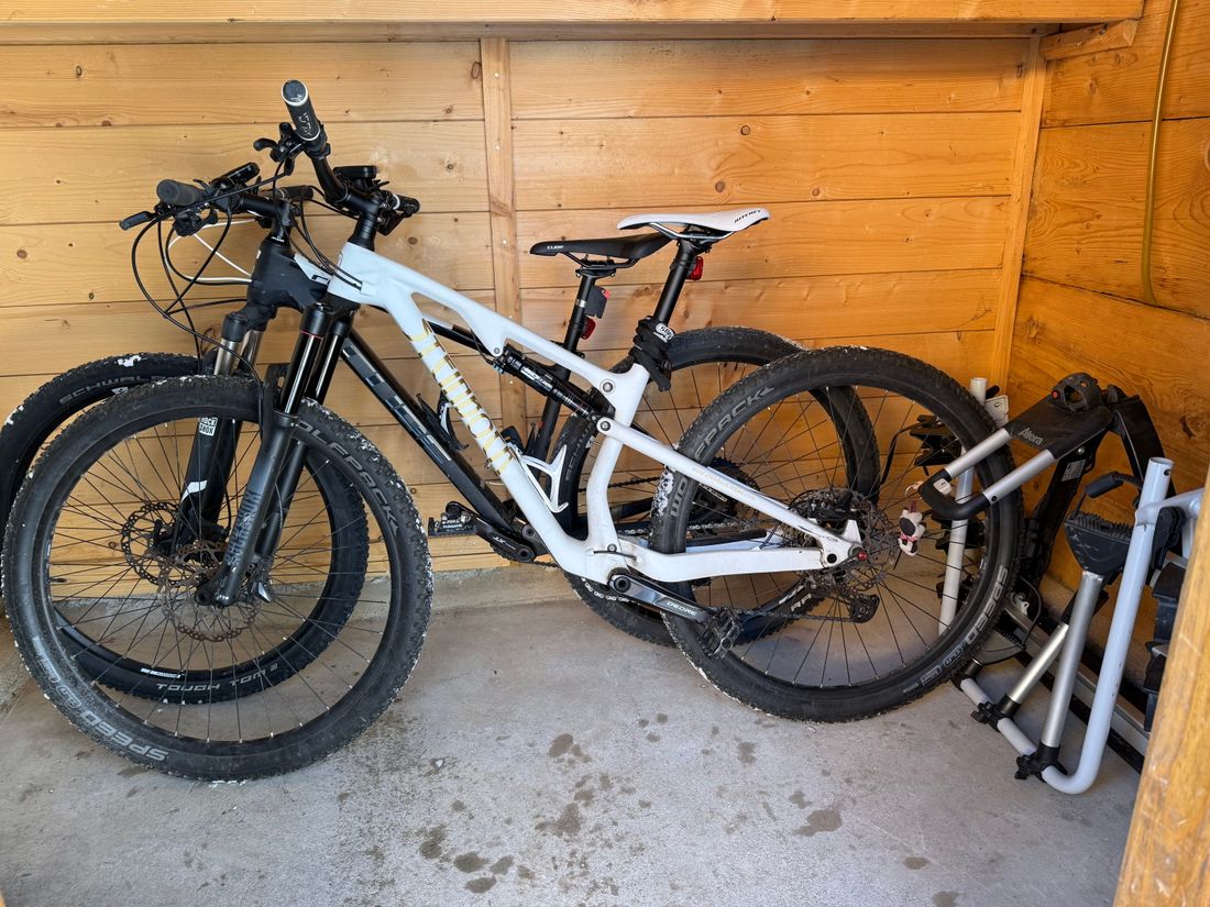 Hütte für Fahrräder zum abstellen