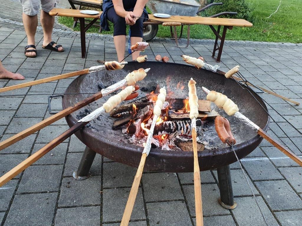 Lagerfeuer mit Stockbrot