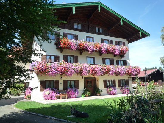 Aussenansicht von unserem gepflegten Bauernhof