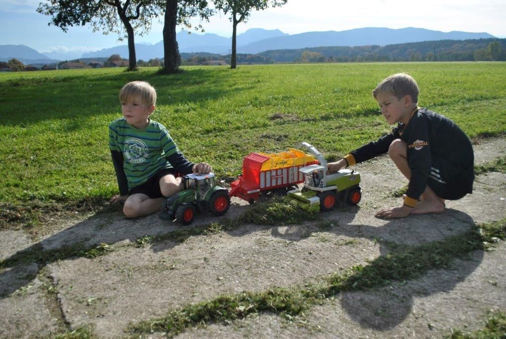Erntearbeiten mit unserem Bruder Spielsachen