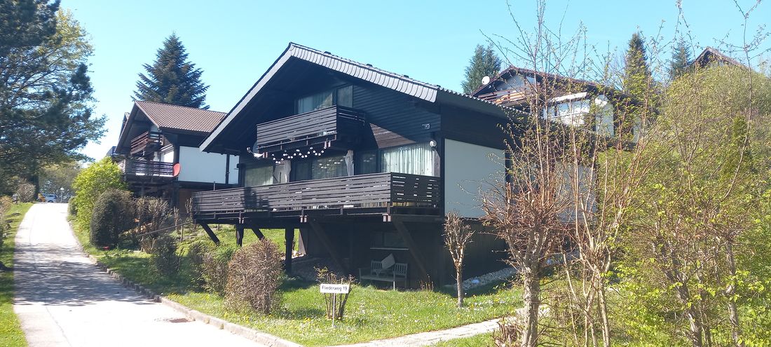 Südseite, Wohnung links