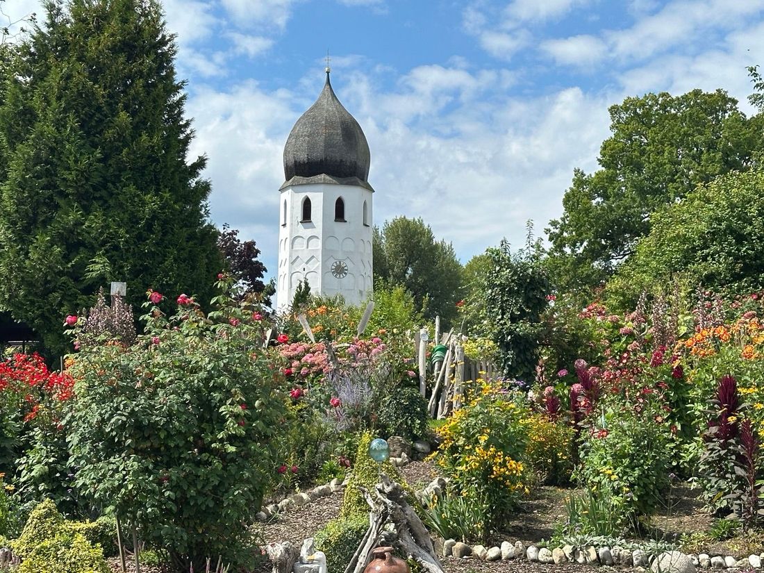 Frau im Chiemsee