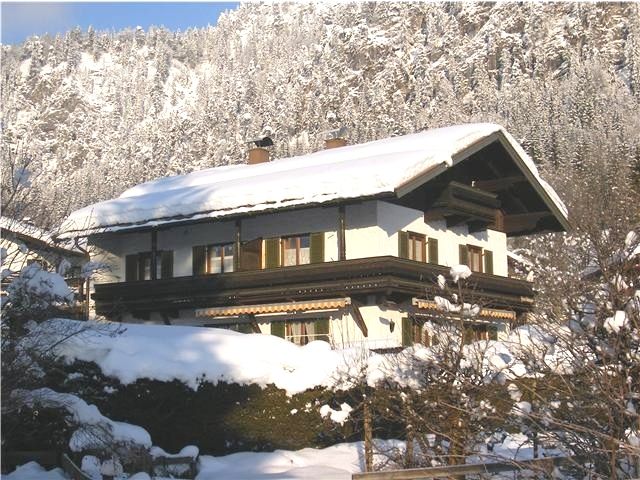Haus Rita im Winterkleid