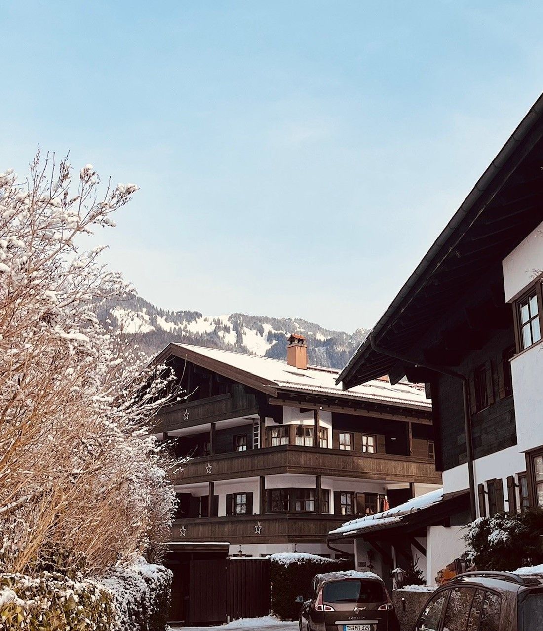 Hausansicht mit Hochgern im Hintergrund