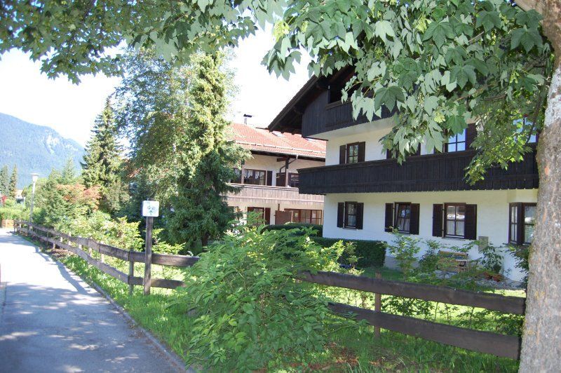 Hausansicht Ferienwohnungen Hochgern nach Süden
