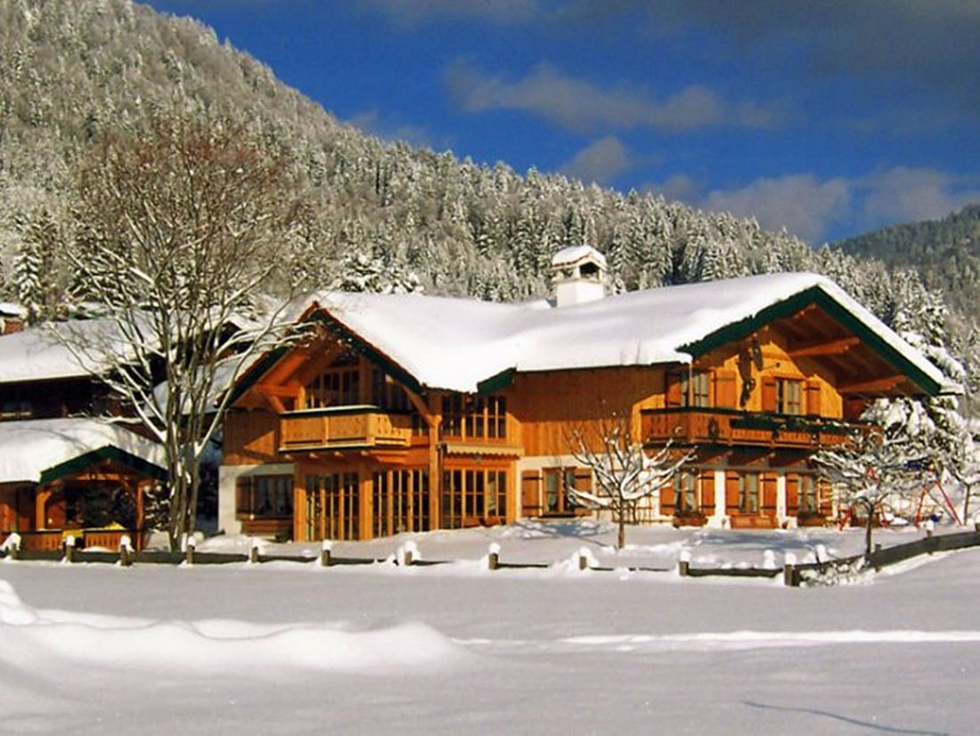 Hausansicht im Winter