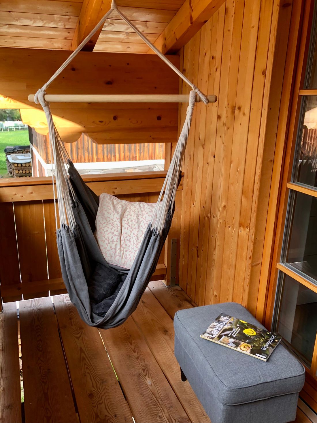 Hängesessel am Südbalkon der Ferienwohnung