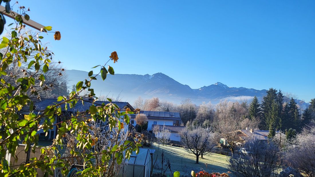 Blick auf den Hochfelln vom Schlafzimmer aus.