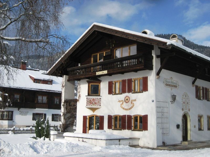 das Haus Achental im Winter.jpg