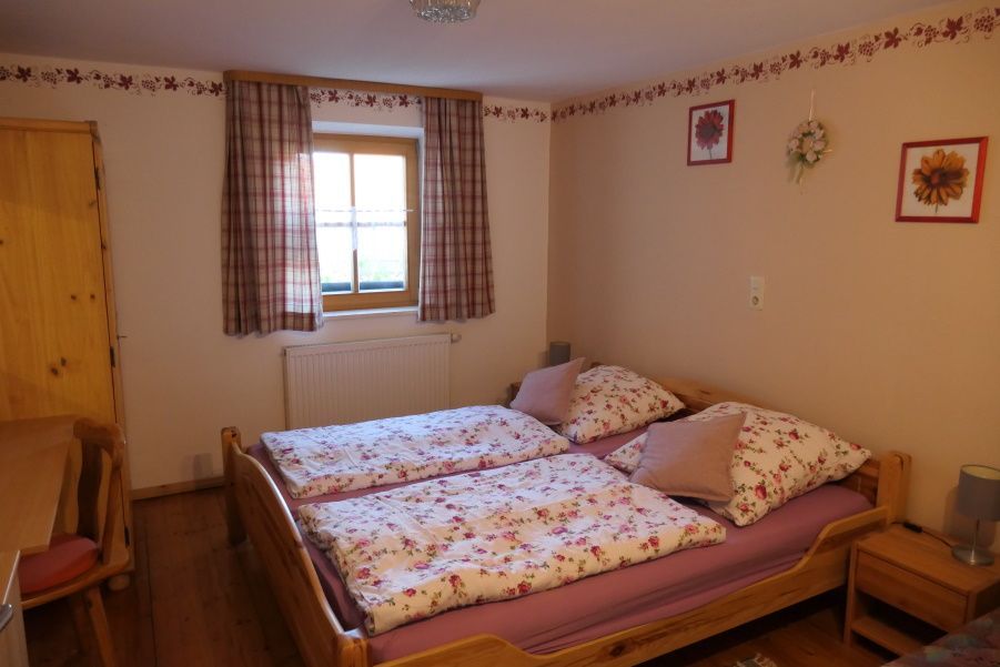 Separates Doppelzimmer mit Bad