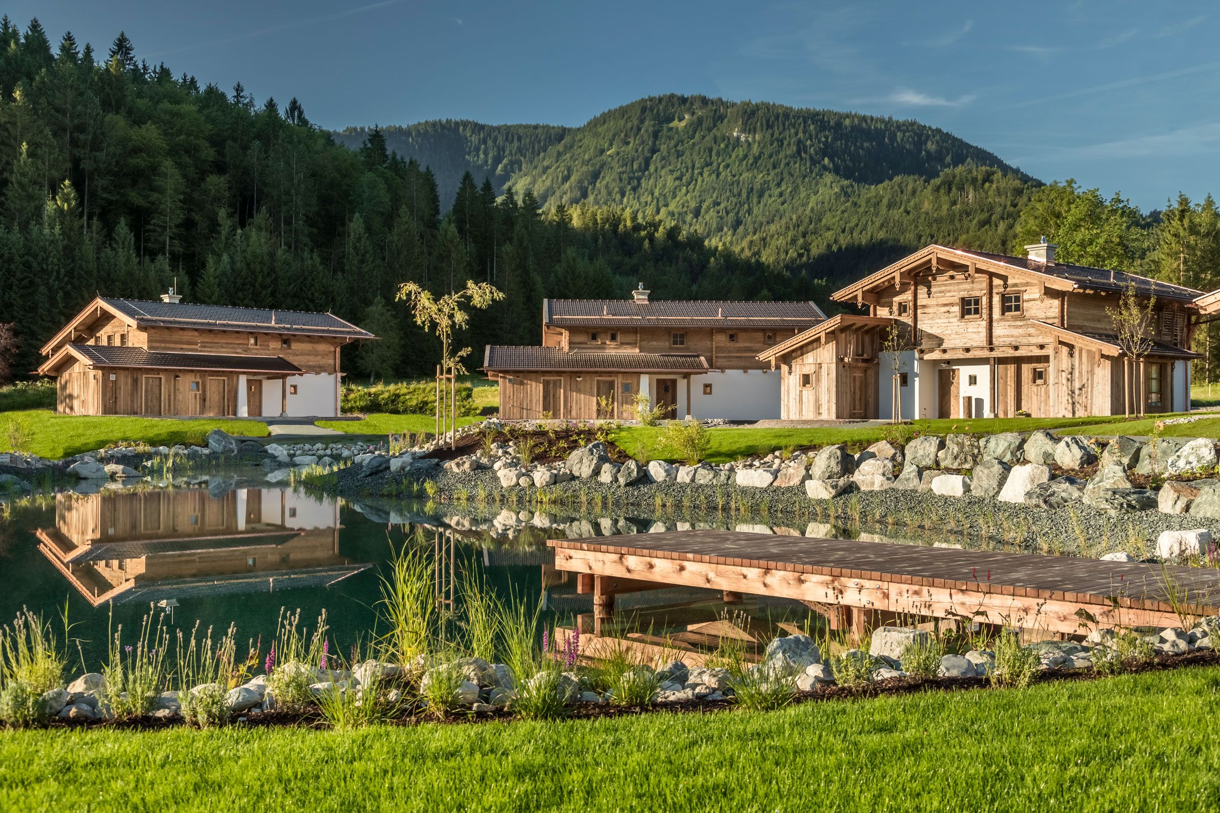 Gut-Steinbach-_-Chaletdorf-mit-Naturweiher