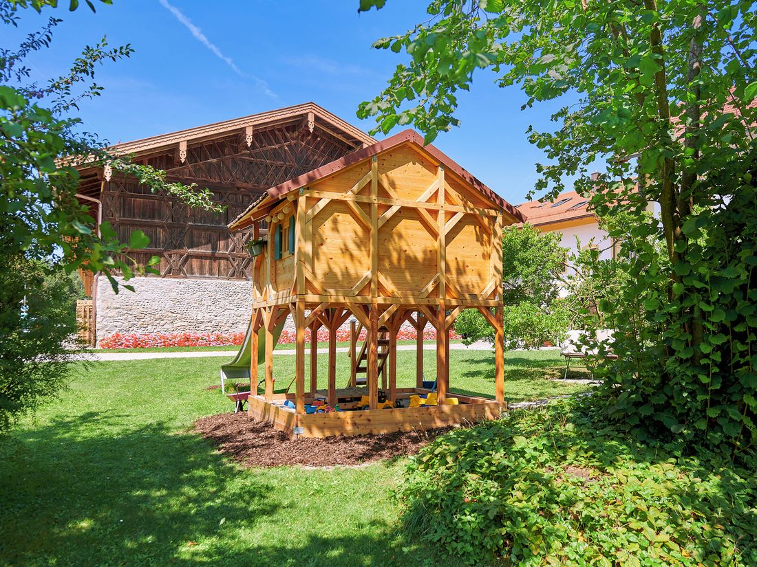 Spielhaus und Bundwerkstadel