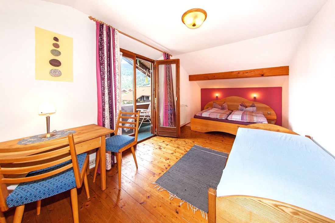 Loferau 1 - Schlafzimmer mit Balkonzugang