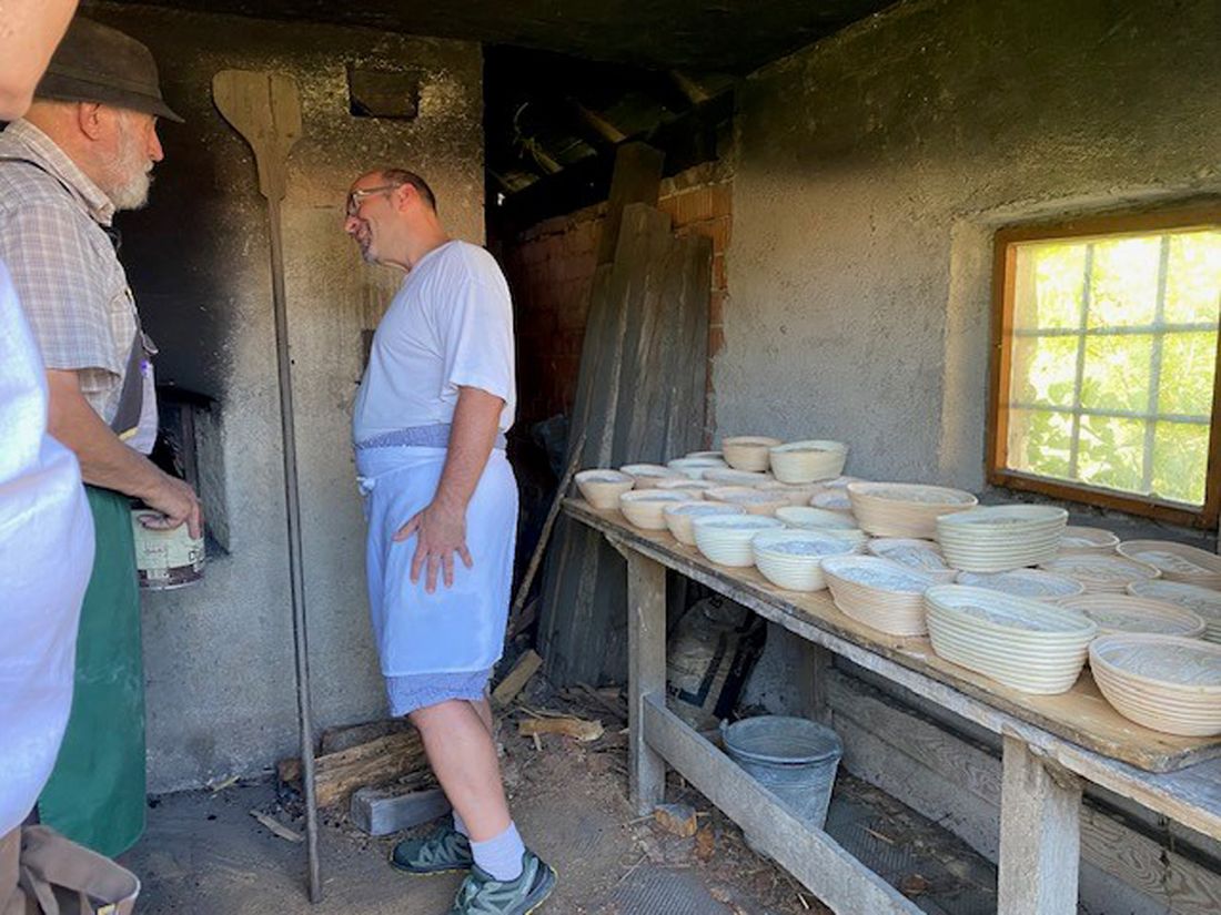 Brotbacken im Bauernhofmuseum z'Hof
