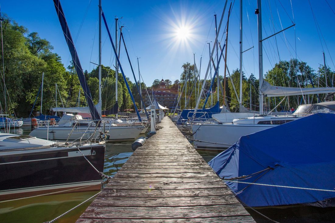 Yachthotel Chiemsee Stegbild.jpg