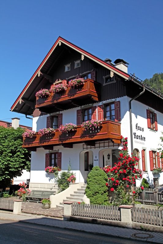 unser Haus im Sommer