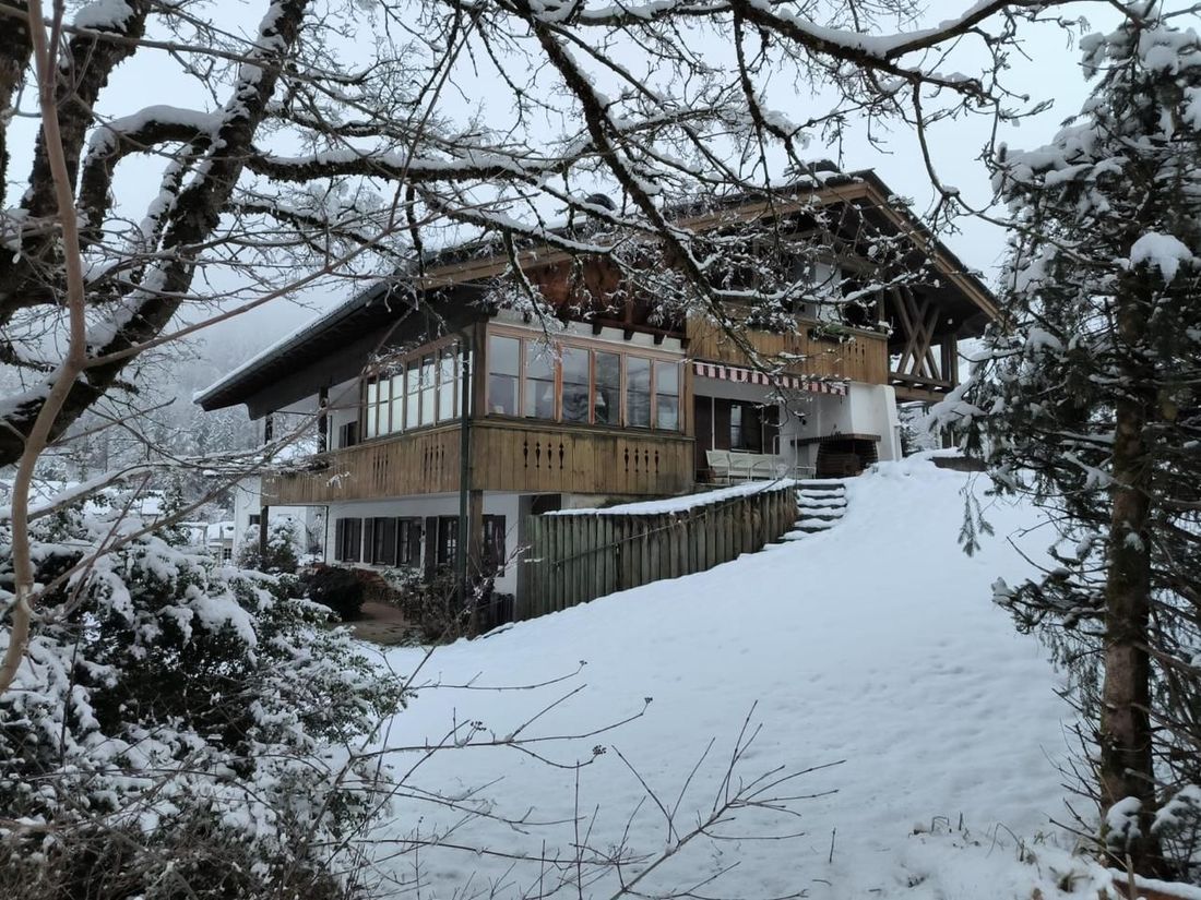 Hausansicht im Winter