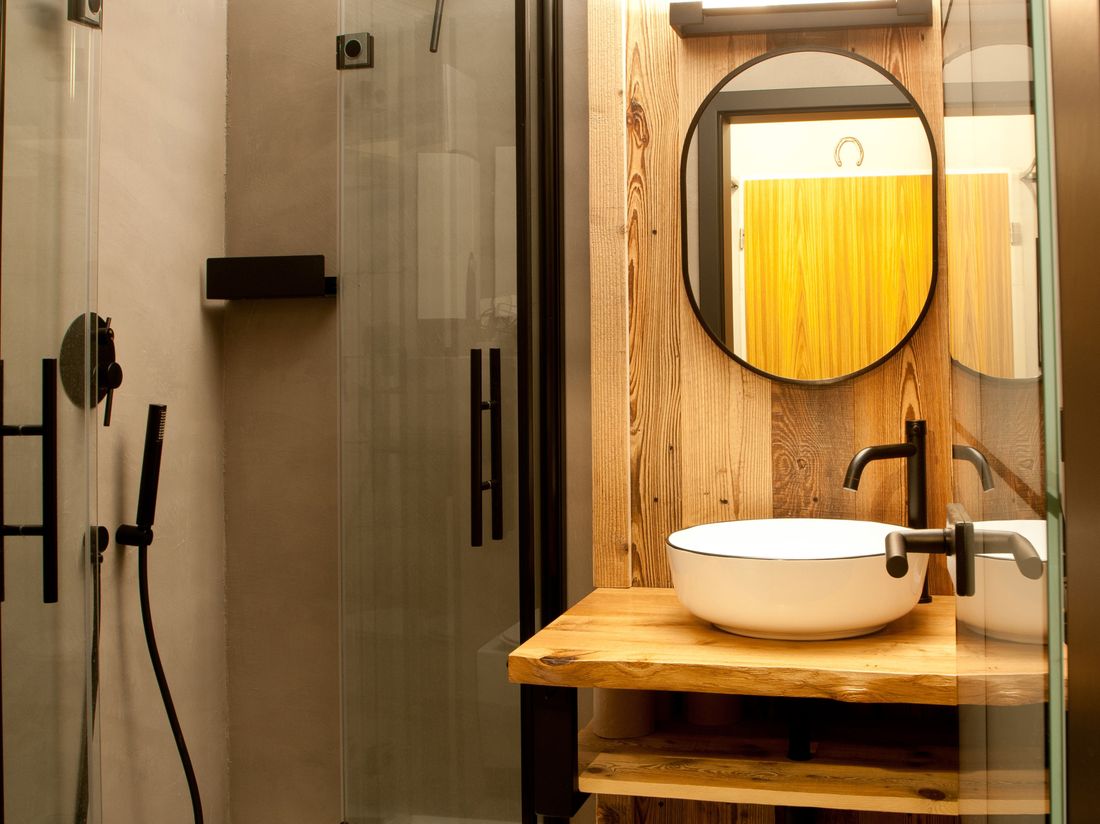 Badezimmer mit Dusche