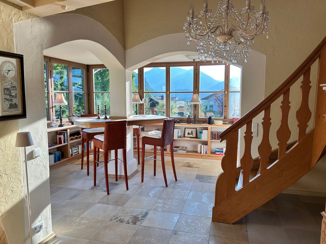 Ausblick Richtung Segelflugplatz und Berge