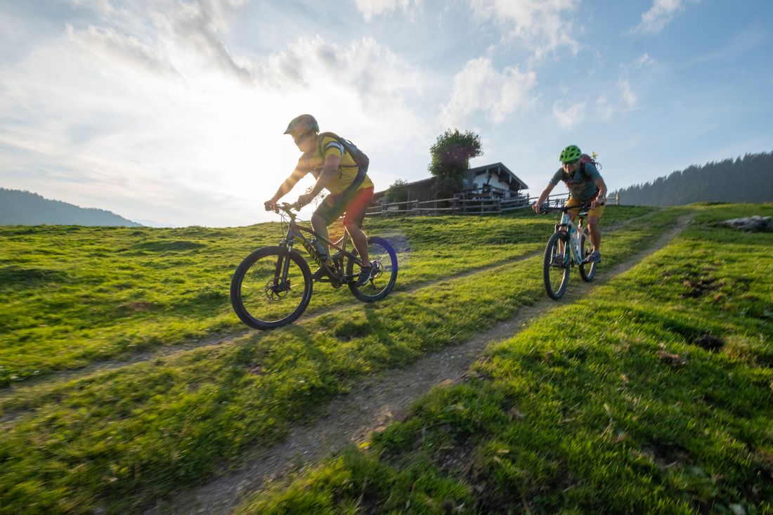 Mountain bikers on the Jochbergalm