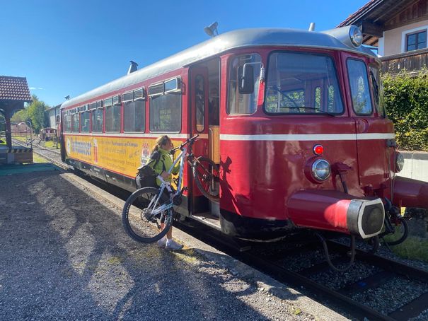 Woman loads a bike into the Chiemgau local train
