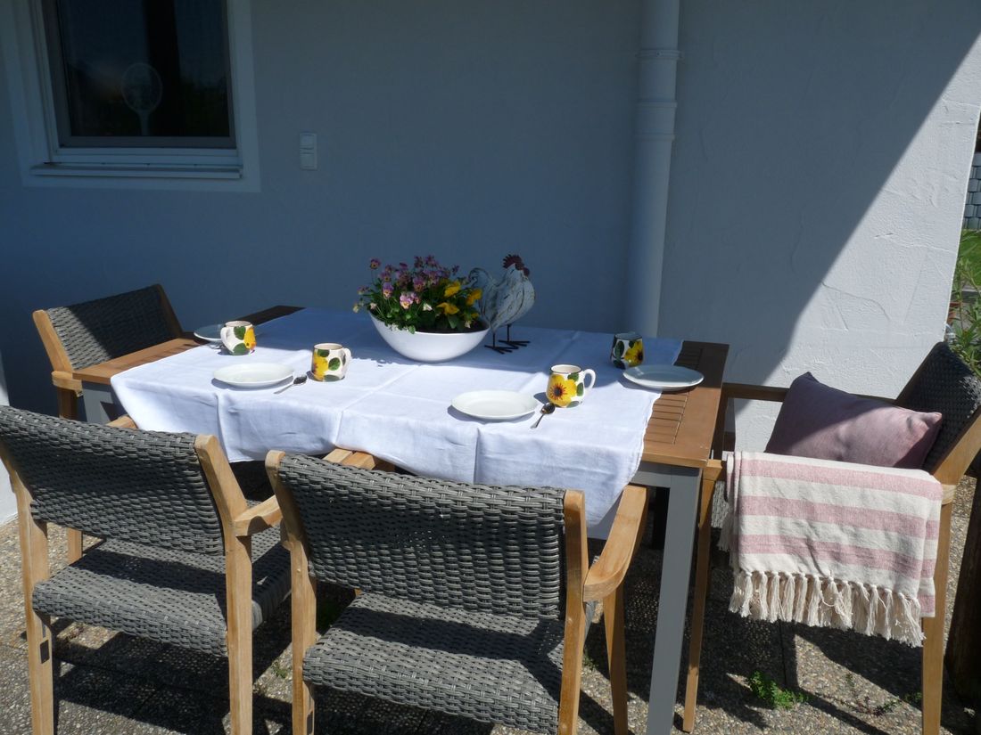 Südterrasse mit überdachtem Sitzplatz