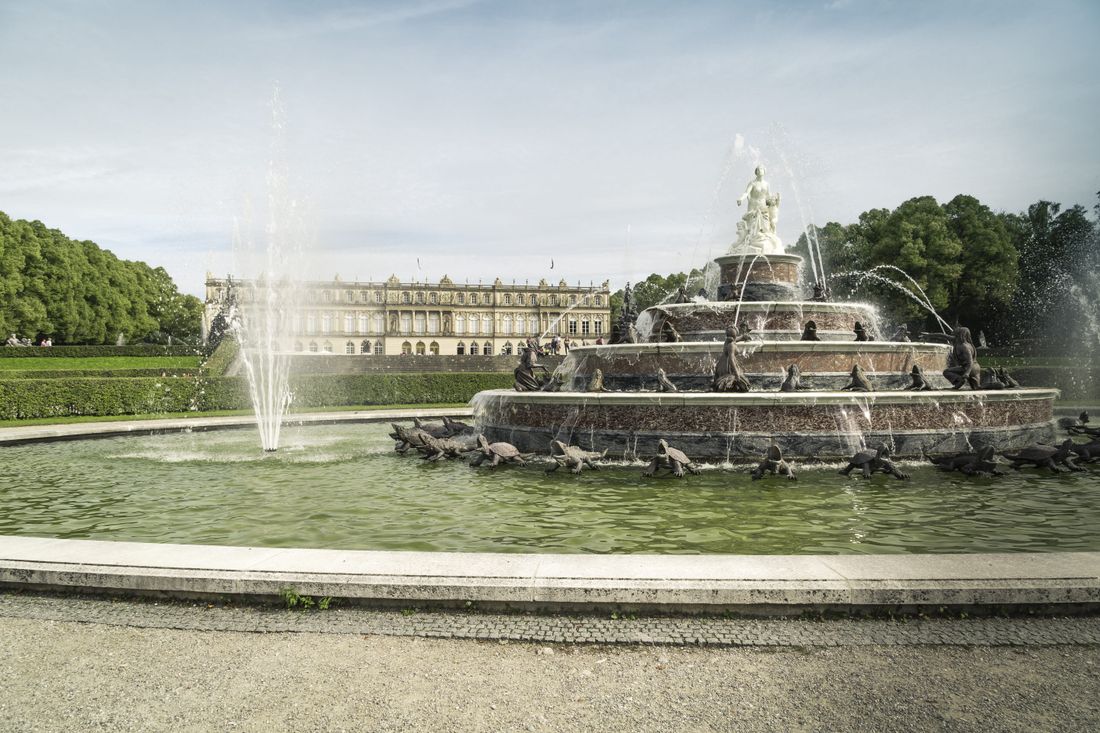 Brunnen vor dem Schloss