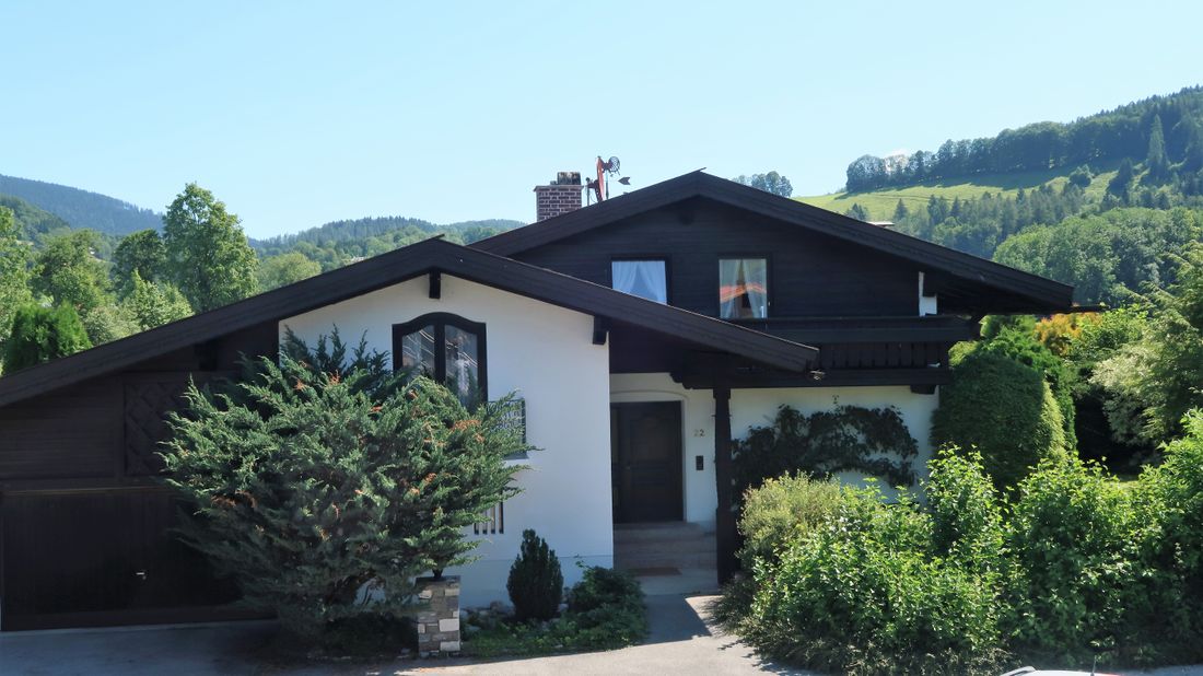 Hausansicht-Westseite-Eingang