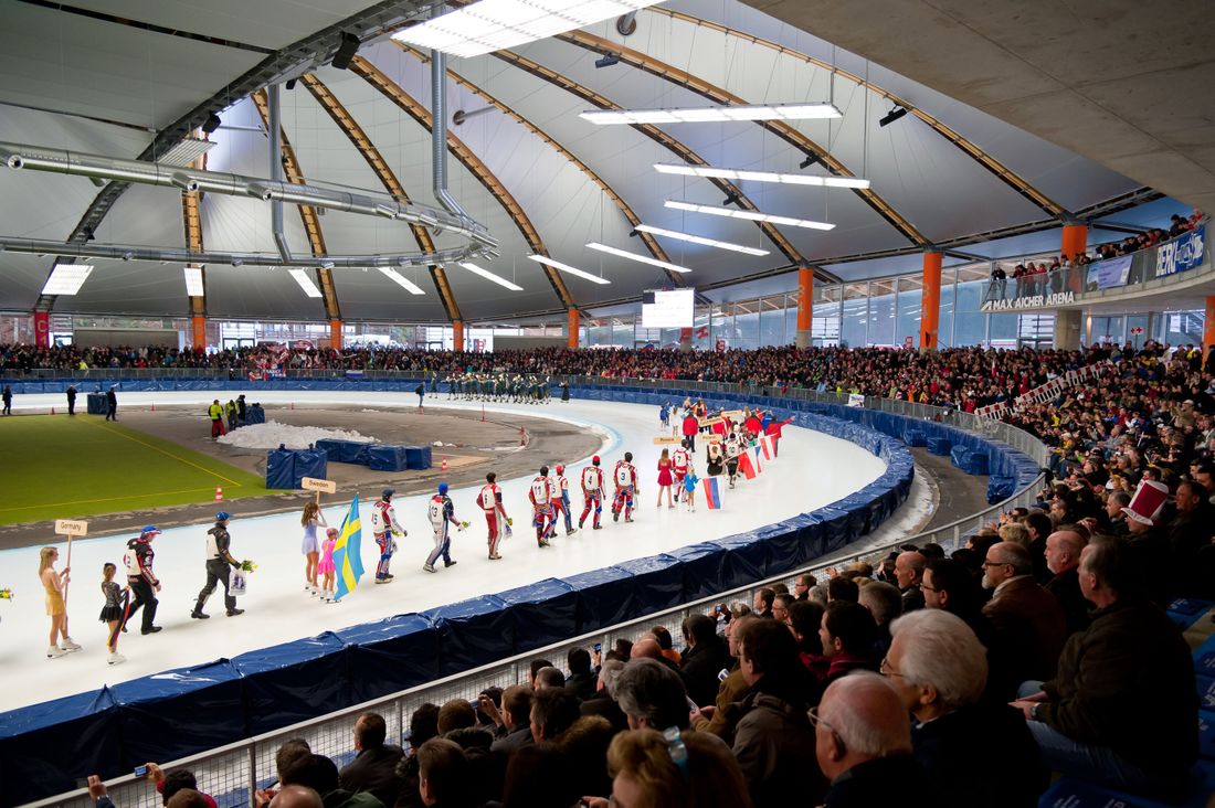inzell-winter-eishalle-max-aicher-arena-eisspeedway-einmarsch